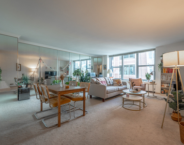 777 N Michigan Avenue - Photo Thumbnail 2