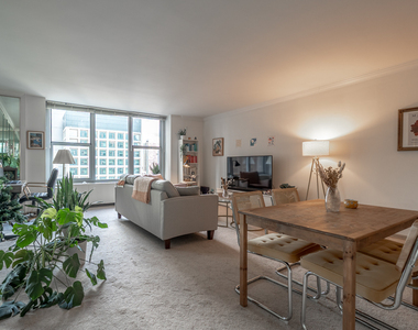 777 N Michigan Avenue - Photo Thumbnail 3
