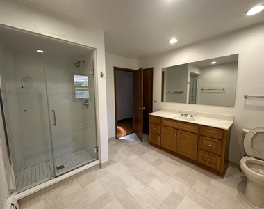662 Garfield Avenue - Photo Thumbnail 5