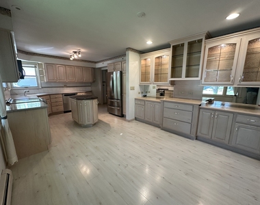 662 Garfield Avenue - Photo Thumbnail 4