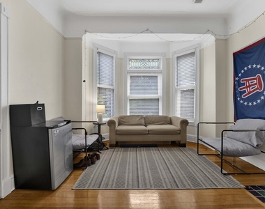 2522 N Burling Street - Photo Thumbnail 7