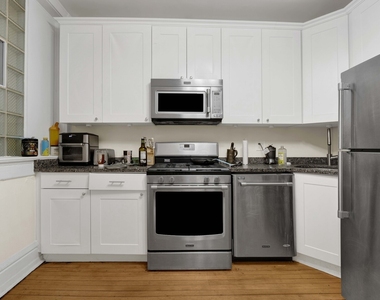2522 N Burling Street - Photo Thumbnail 10