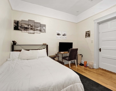 2522 N Burling Street - Photo Thumbnail 8