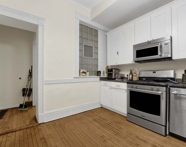 2522 N Burling Street - Photo Thumbnail 11