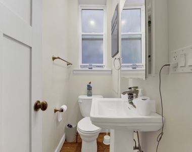 2522 N Burling Street - Photo Thumbnail 14