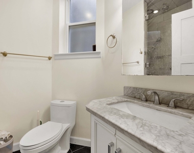 2522 N Burling Street - Photo Thumbnail 12