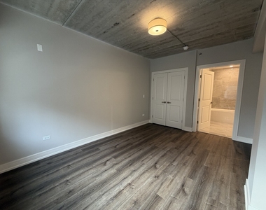 952 W Carmen Avenue - Photo Thumbnail 17