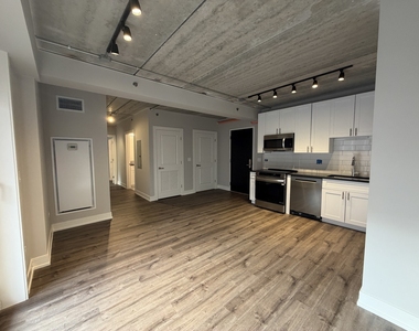952 W Carmen Avenue - Photo Thumbnail 6
