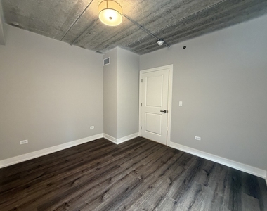 952 W Carmen Avenue - Photo Thumbnail 11