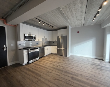 952 W Carmen Avenue - Photo Thumbnail 5