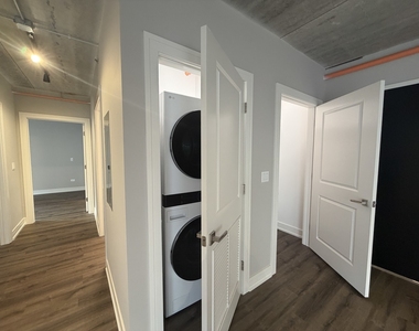 952 W Carmen Avenue - Photo Thumbnail 20