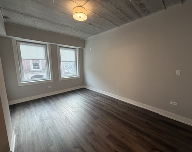 952 W Carmen Avenue - Photo Thumbnail 16