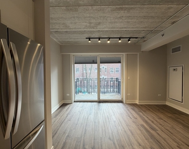 952 W Carmen Avenue - Photo Thumbnail 4