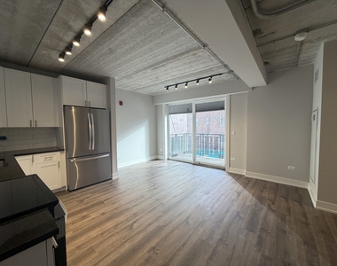 952 W Carmen Avenue - Photo Thumbnail 1