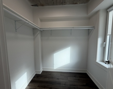 952 W Carmen Avenue - Photo Thumbnail 12
