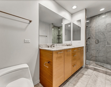 240 E Illinois Street - Photo Thumbnail 16