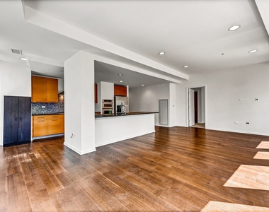 240 E Illinois Street - Photo Thumbnail 9