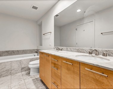 240 E Illinois Street - Photo Thumbnail 18