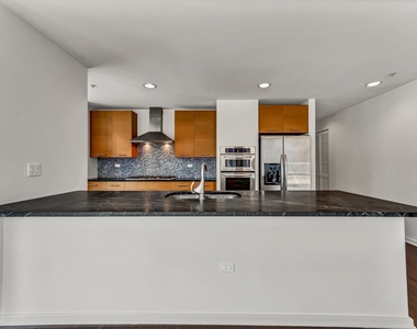 240 E Illinois Street - Photo Thumbnail 12