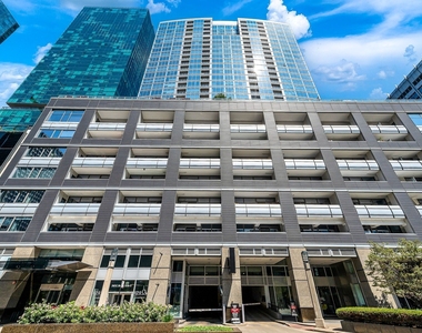 240 E Illinois Street - Photo Thumbnail 21