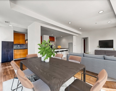 240 E Illinois Street - Photo Thumbnail 8