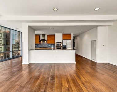 240 E Illinois Street - Photo Thumbnail 17