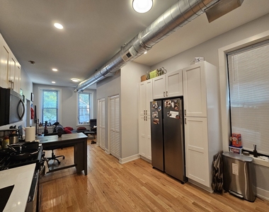 1415 W Erie Street - Photo Thumbnail 4