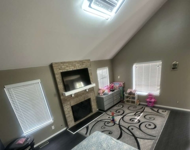 22102 W Plymouth Circle - Photo Thumbnail 6