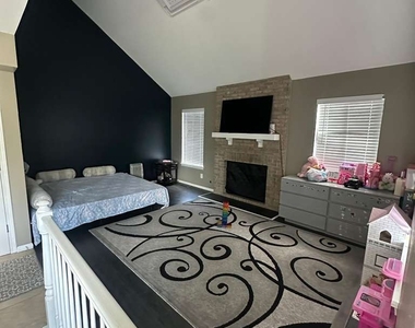 22102 W Plymouth Circle - Photo Thumbnail 8