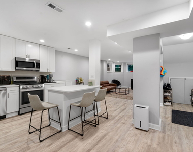 1135 W Farwell Avenue - Photo Thumbnail 5