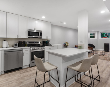 1135 W Farwell Avenue - Photo Thumbnail 6