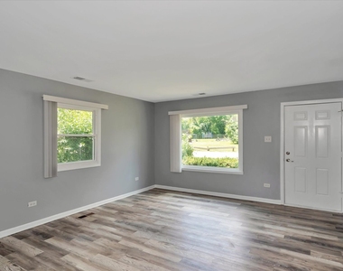 1947 Beacon Boulevard - Photo Thumbnail 3