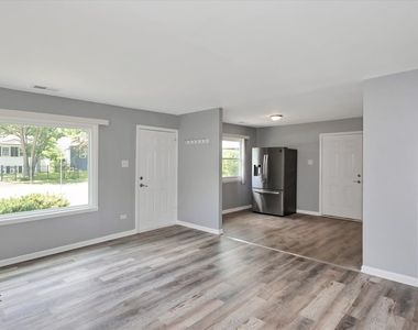 1947 Beacon Boulevard - Photo Thumbnail 2
