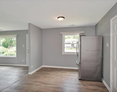 1947 Beacon Boulevard - Photo Thumbnail 10