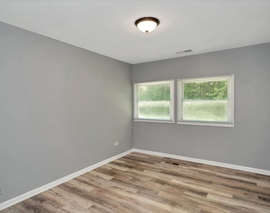 1947 Beacon Boulevard - Photo Thumbnail 18