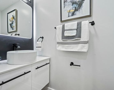 6613 S Langley Avenue - Photo Thumbnail 5