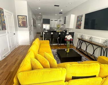 6613 S Langley Avenue - Photo Thumbnail 1