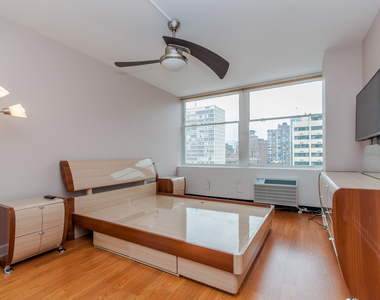 30 E Elm Street - Photo Thumbnail 8