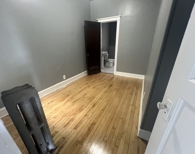 4958 S Michigan Avenue - Photo Thumbnail 9