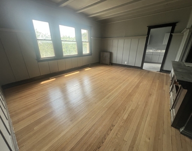 4958 S Michigan Avenue - Photo Thumbnail 8