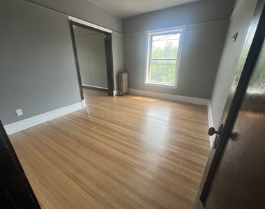4958 S Michigan Avenue - Photo Thumbnail 4