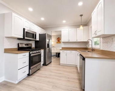 235 Hedgerow Drive - Photo Thumbnail 3
