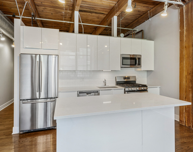 1017 W Washington Boulevard - Photo Thumbnail 2