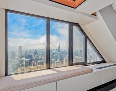 175 E Delaware Place - Photo Thumbnail 15