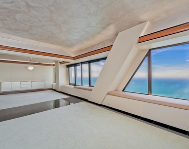 175 E Delaware Place - Photo Thumbnail 13