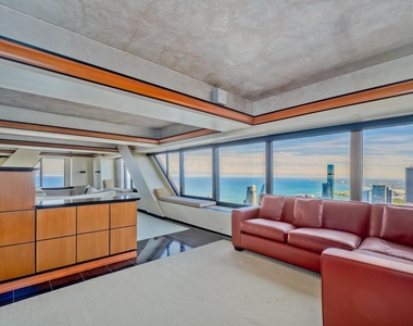 175 E Delaware Place - Photo Thumbnail 17