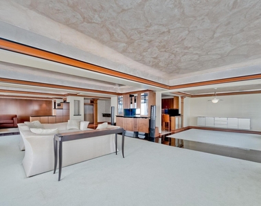 175 E Delaware Place - Photo Thumbnail 7