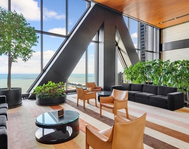 175 E Delaware Place - Photo Thumbnail 2