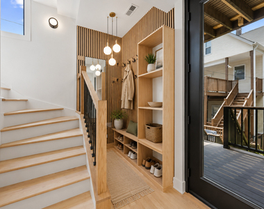 3339 N Kenmore Avenue - Photo Thumbnail 2