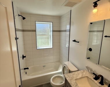 6416 N Richmond Street - Photo Thumbnail 7